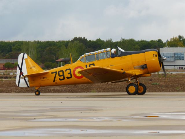 North American T-6 Texan (EC-DUN) - North American T-6G Texan