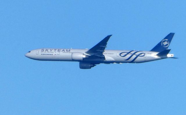 BOEING 777-300ER (VQ-BQG) - On approach is this 2014 Aeroflot Skyteam Boeing 777-3MO (ER) in the Autumn of 2019.