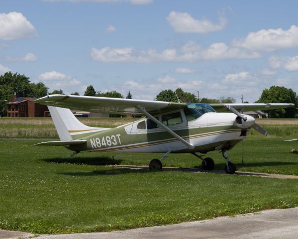 Cessna Skylane (N8483T)