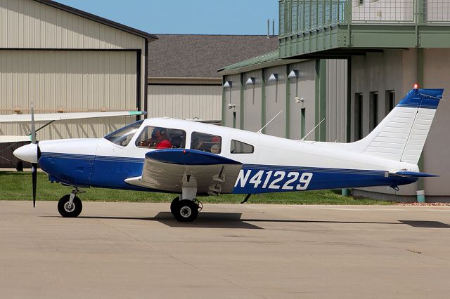 Piper Cherokee (N41229)