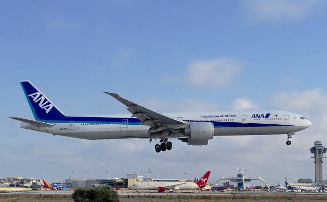 BOEING 777-300 (JA735A)