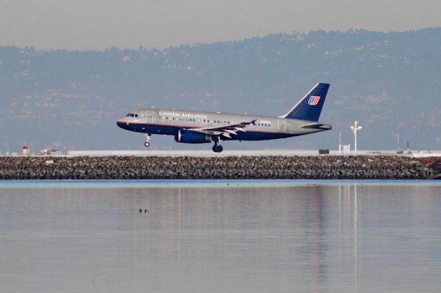 Airbus A319 (N826UA)