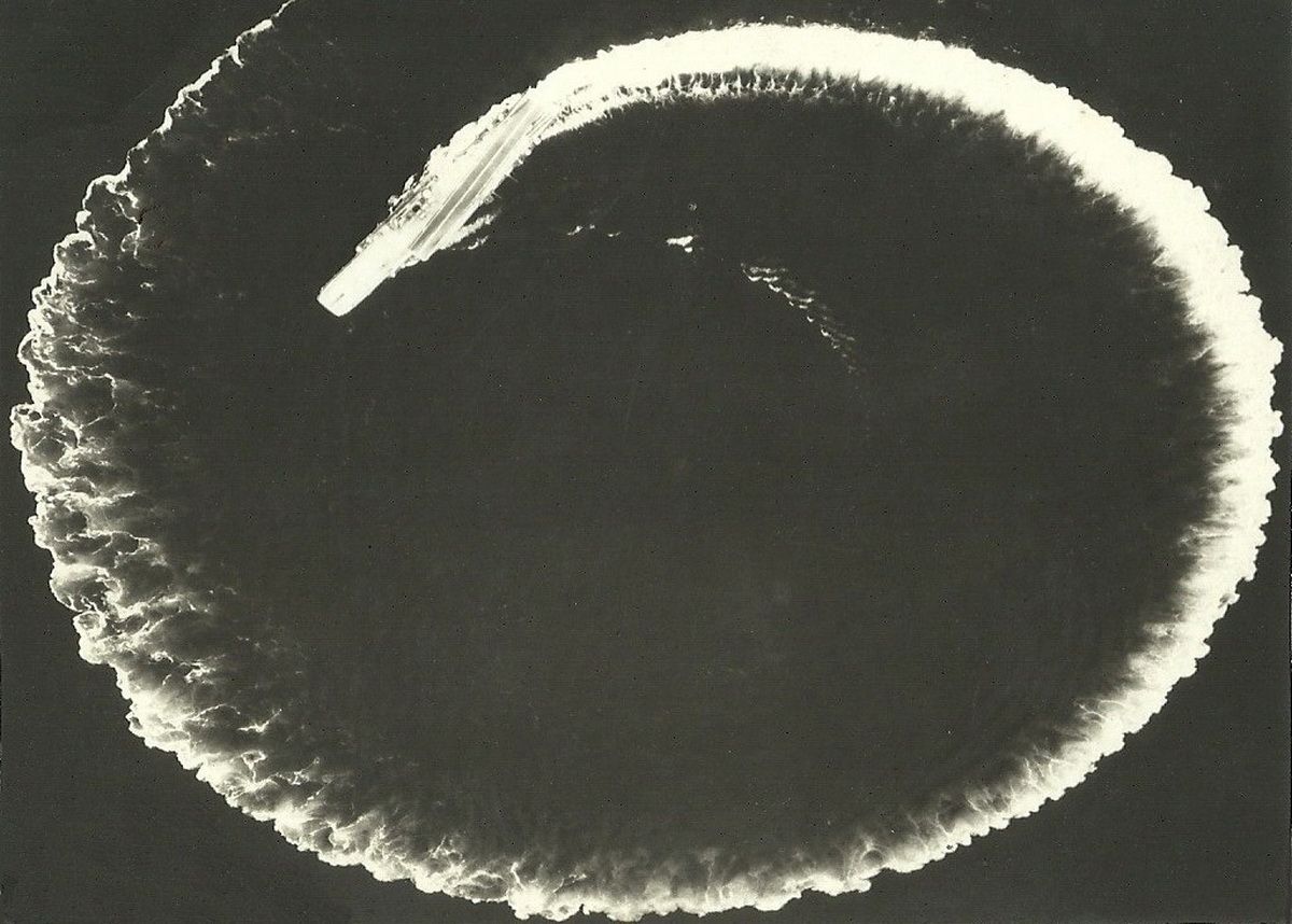 — — - French carrier "Foch", rare 360º pitch, 1968