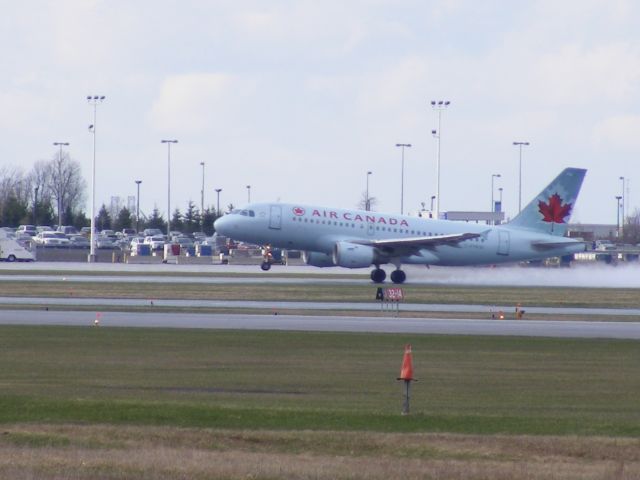 Airbus A319 (C-FYKW) - taking off a wet runway #25