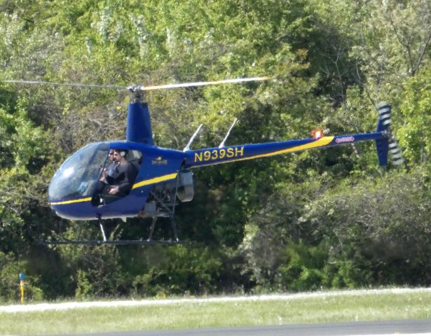 Robinson R-22 (N939SH) - This 2005 Robinson R22 Beta landing, Apr. 2020.