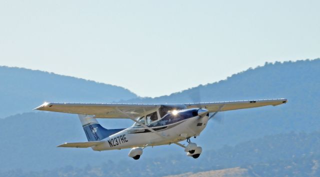 Cessna Skylane (N237RE)