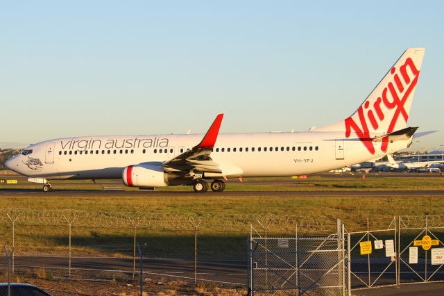 Boeing 737-800 (VH-YFJ)