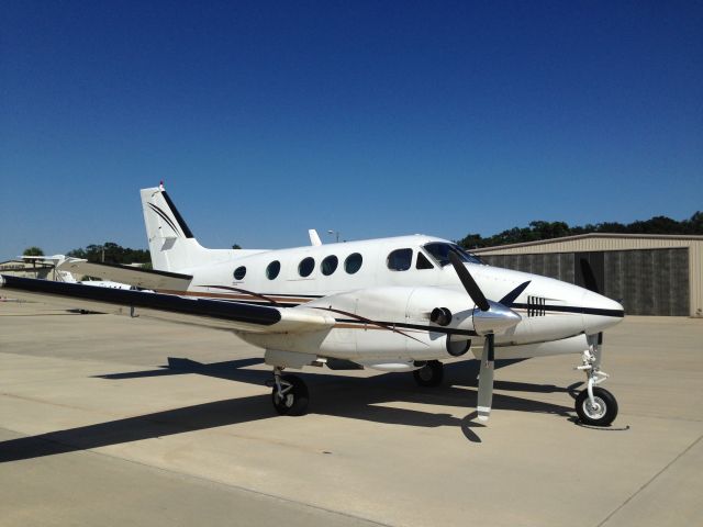 Beechcraft King Air 90 (N275LE) - 257LE at KSSI