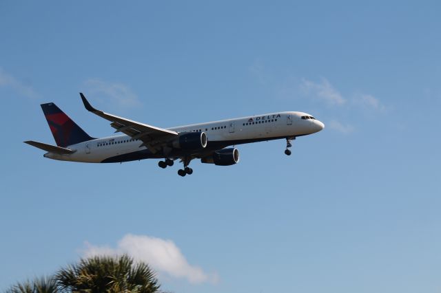 Boeing 757-200 (N627DL)