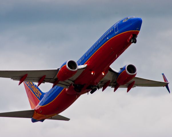 Boeing 737-800 (N8646B)