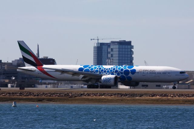 BOEING 777-300ER (A6-ECC)