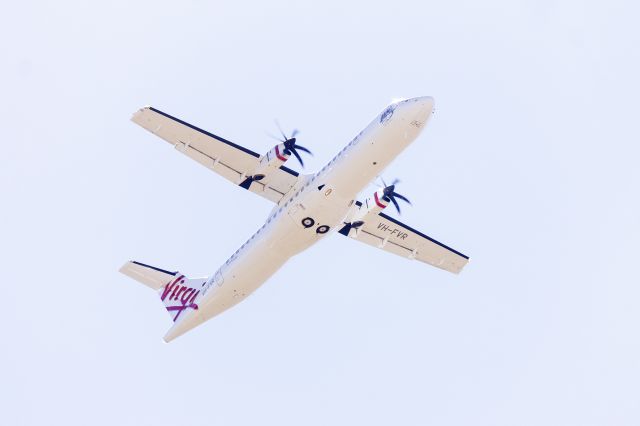 ATR ATR-72 (VH-FVR) - Virgin Australia Regional (VH-FVR) ATR 72-600 departs Wagga Wagga Airport.