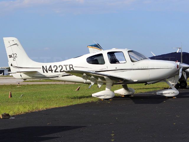 Cirrus SR-22 (N422TB)