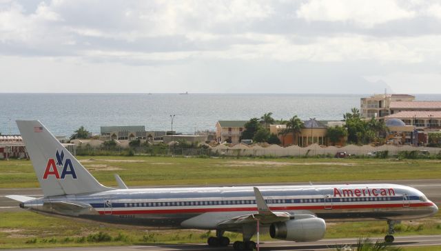 BOEING 767-200 (N634AA)