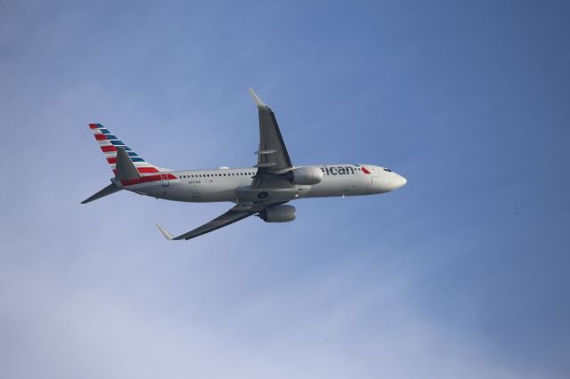 Boeing 737-800 (N893NN)