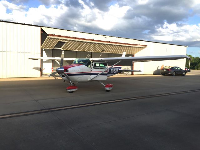Cessna Skylane (N1760M)