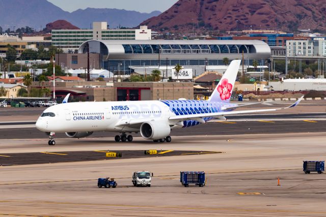 Airbus A350-900 (B-18918) - China Airlines A350-900 taxiing at PHX on 11/1/22. Taken with a Canon 850D and Tamron 70-200 G2 lens.