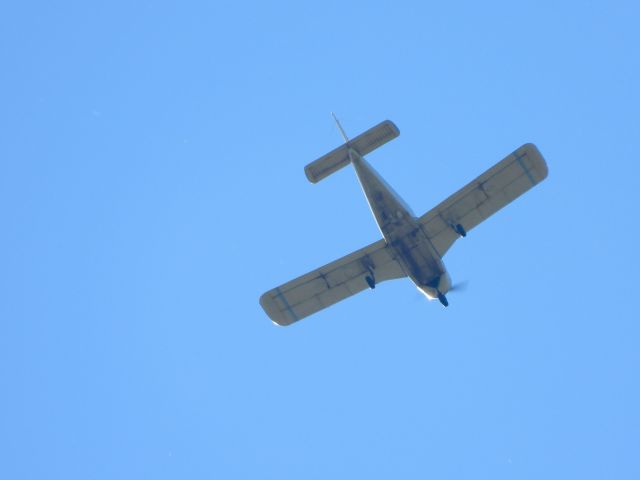 Piper Cherokee (N605AD)
