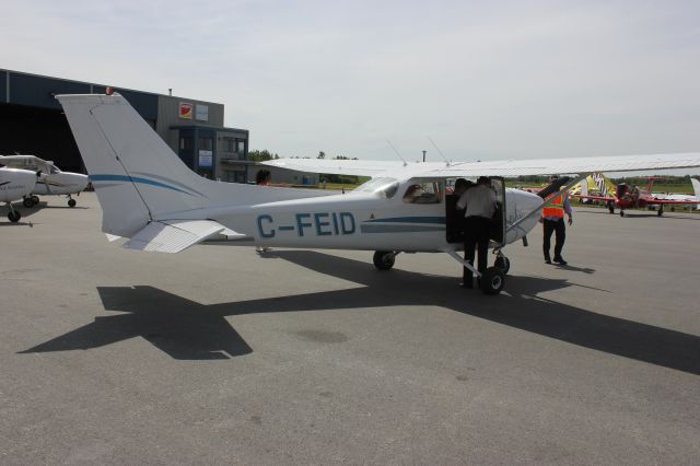 Cessna Skyhawk (C-FEID) - C-FEID Cessna Skyhawk 172 RVA Aéroport de Sherbrooke QC.CYSC 16-06-2018.