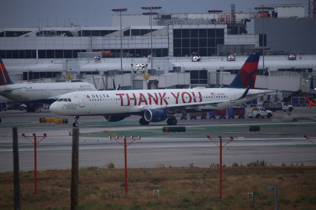 Airbus A321 (N391DN)