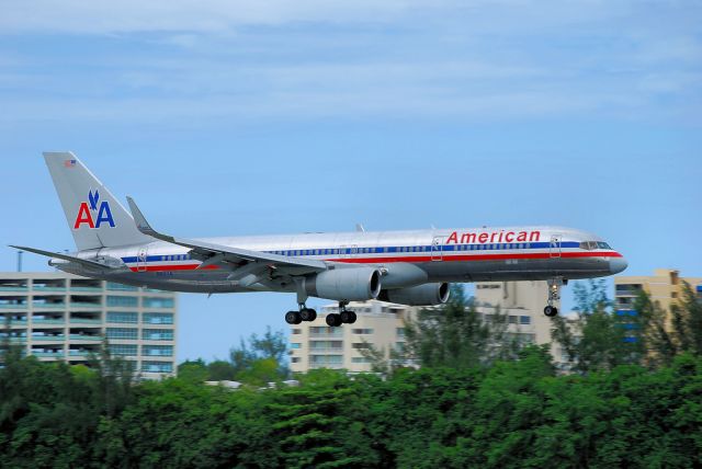 Boeing 757-200 (N653A) - American Airlines Boeing 757-223 - N653A / 5CA (cn 24611/397)  San Juan - Luis Munoz Marin International (SJU / TJSJ) Puerto Rico, September 6, 2009  Aeroparque Photo: Tomás Del Coro