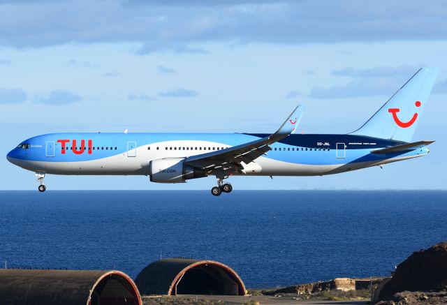 BOEING 767-300 (OO-JLN)