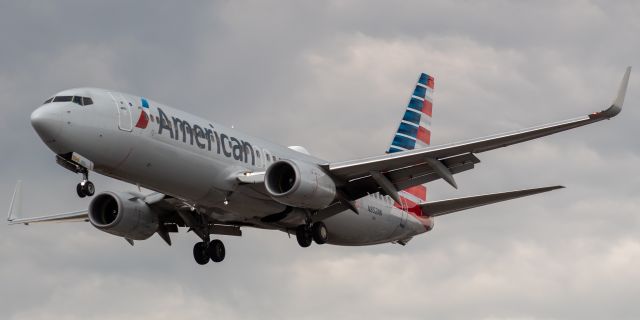 Boeing 737-800 (N852NN) - American Airlines Boeing 737-823 arriving from Dallas-Fort Worth landing on runway 29 at Newark on 8/4/21.