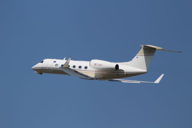 Gulfstream Aerospace Gulfstream IV (OE-LAI) - 27-05-20127 GLOBAL JET AUSTRIA TAKE OFF FROM RUNWAY 36