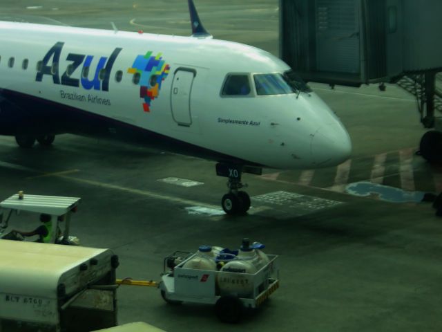Embraer ERJ-190 (PR-AXO)