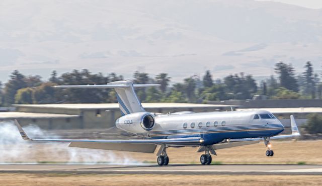 Gulfstream Aerospace Gulfstream V (N383LS) - Gulfstream Aerospace G5 arrives at Livermore Municipal Airport (CA). July 2021