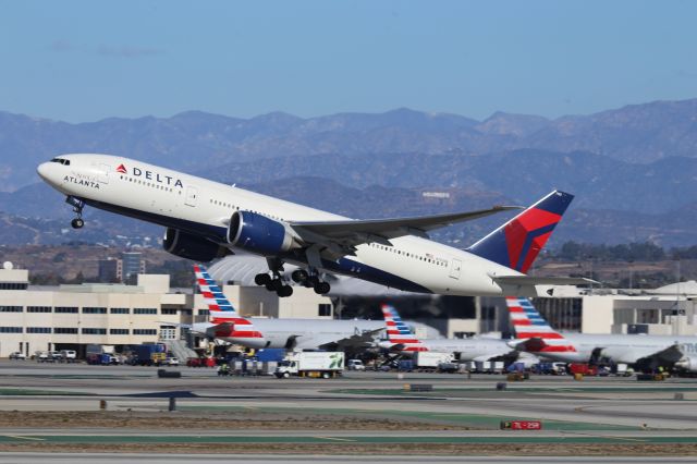 BOEING 777-200LR (N702DN)