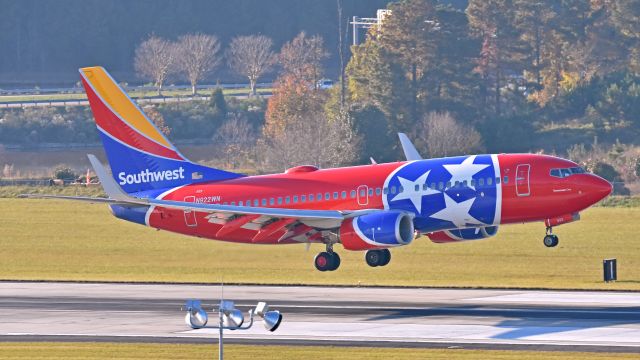 Boeing 737-700 (N922WN) - Southwest Airlines Boeing 737-700 (N922WN) "Tennessee One" from KTPA arrives at KRDU Rwy 5L on 11/17/2018 at 3:34 pm.