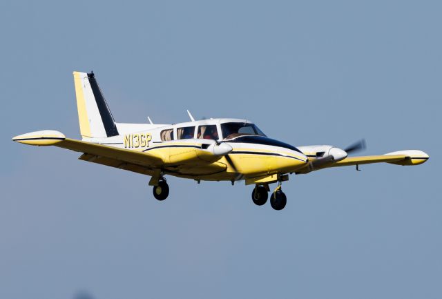 Piper PA-30 Twin Comanche (N13GP)