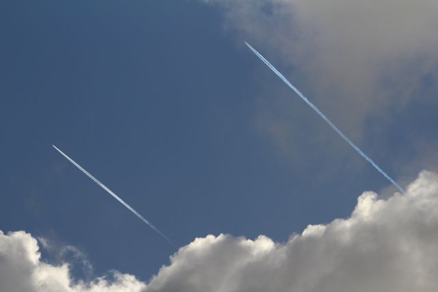 — — - Two aircraft at cruising altitude stabbing above the clouds from above Nieuwkoop.