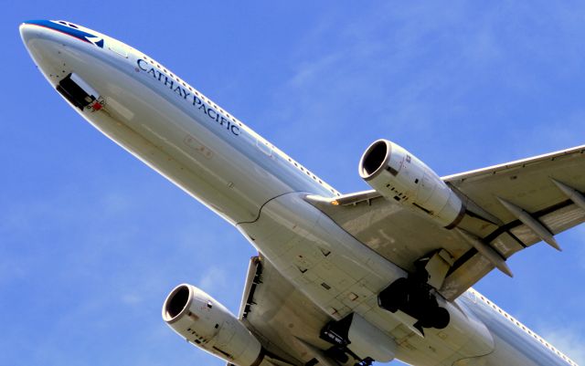 Airbus A330-300 (B-HLD)