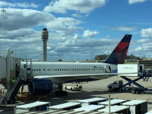 Boeing 757-200 (N6716C) - Heading out to Minneapolis in 5 hours