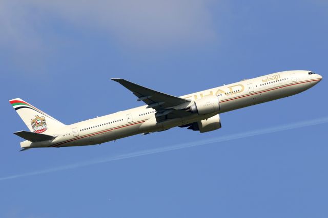 BOEING 777-300ER (A6-ETQ)