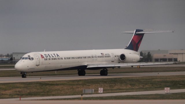 McDonnell Douglas MD-88 (N957DL)