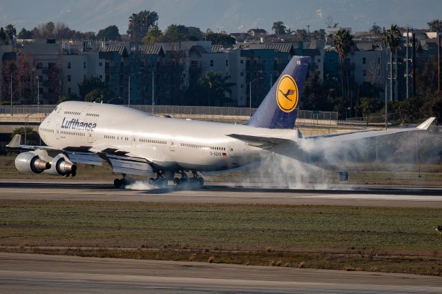 Boeing 747-400 (D-ABVR)