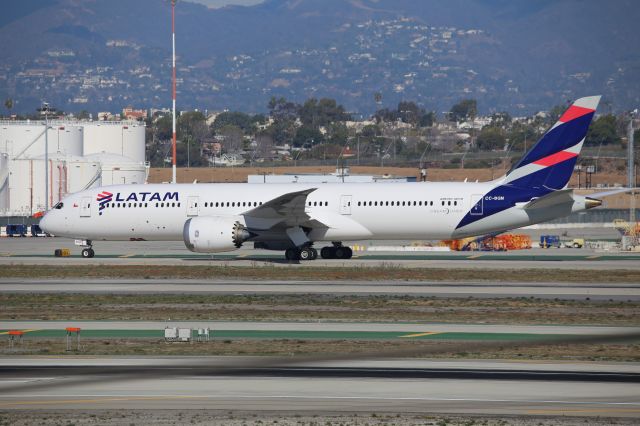 Boeing 787-9 Dreamliner (CC-BGN)