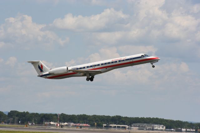 Embraer ERJ-145 (N660CL)