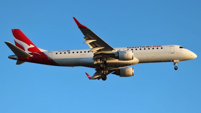 Embraer ERJ-190 (VH-UZQ) - VH-UZQ seen on short finals for runway 23 at Adelaide Airport {ADL/YPAD} on new years day after a flight from Canberra Airport {CBR/YSCB} as "Qantas 1979" with a good mate onboard.