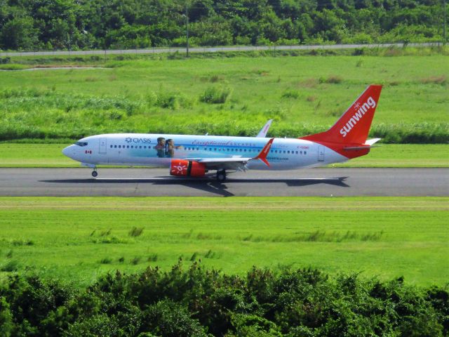 Boeing 737-800 (C-GOWG)