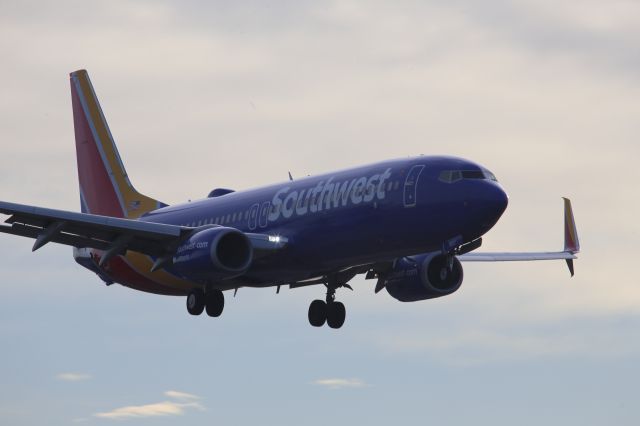 Boeing 737-800 (N8527Q)