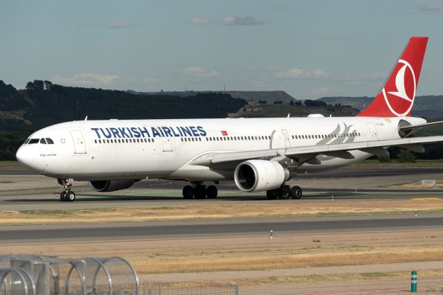 Airbus A330-200 (TC-JOJ)