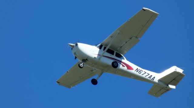 Cessna Skyhawk (N677AA) - Shortly after departure is this 2018 Cessna 172S Skyhawk SP in the Summer of 2024.