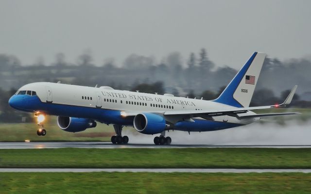 09-0016 — - usaf c-32a 09-0016 dep shannon 29/3/14.