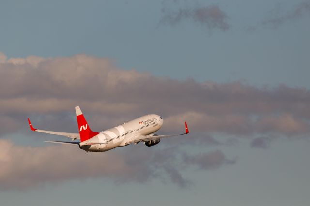 Boeing 737-700 (VP-BSC)