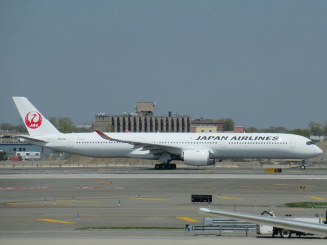 Airbus A350-1000 (JA03WJ)