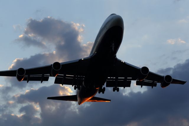 Boeing 747-200 (G-VIIC) - Approaching runway 09L, LHR.